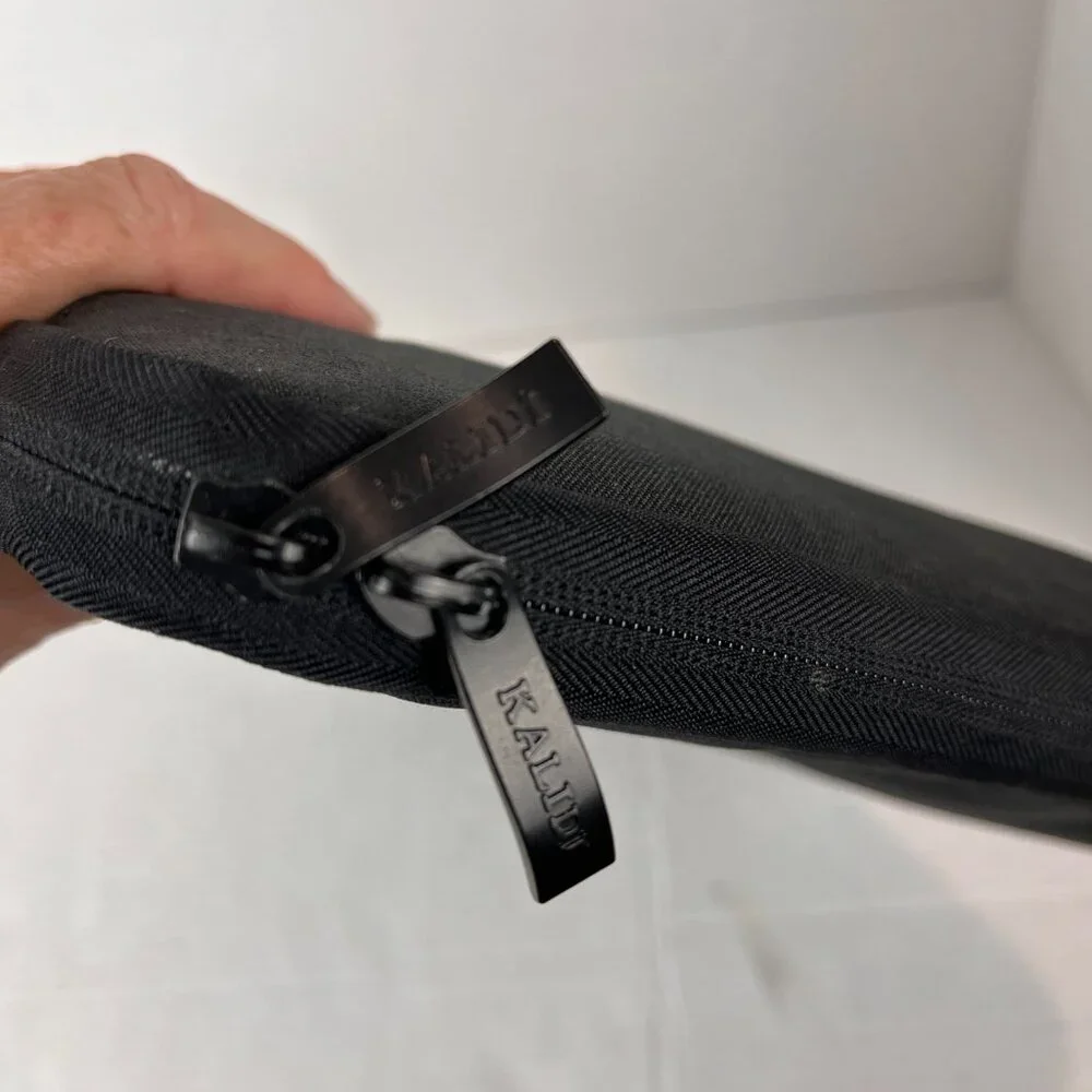 Black Canvas padded computer sleeve/carry case, 15